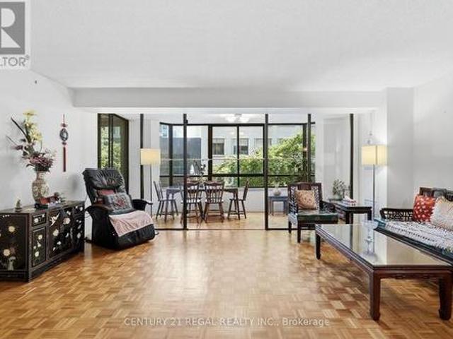 306 280 Simcoe Street, Toronto, ON, M5T 2Y5 condo for sale | Listing ID C13670 | Royal LePage