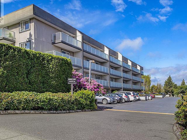 306 3240 Glasgow Ave Saanich, British Columbia