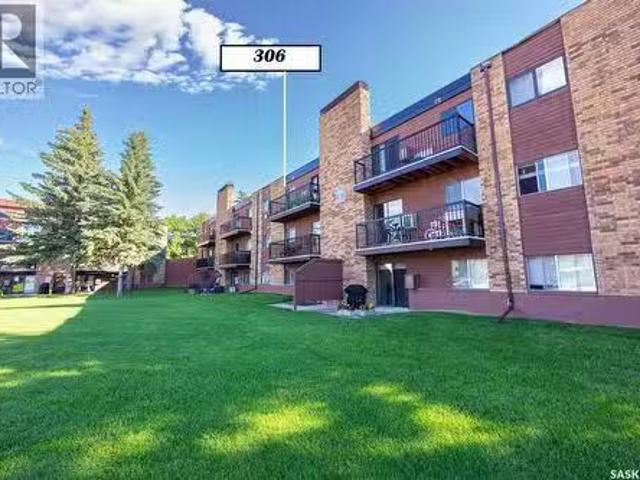 306 802A Kingsmere Boulevard, Saskatoon, SK, S7J 4B7 condo f.