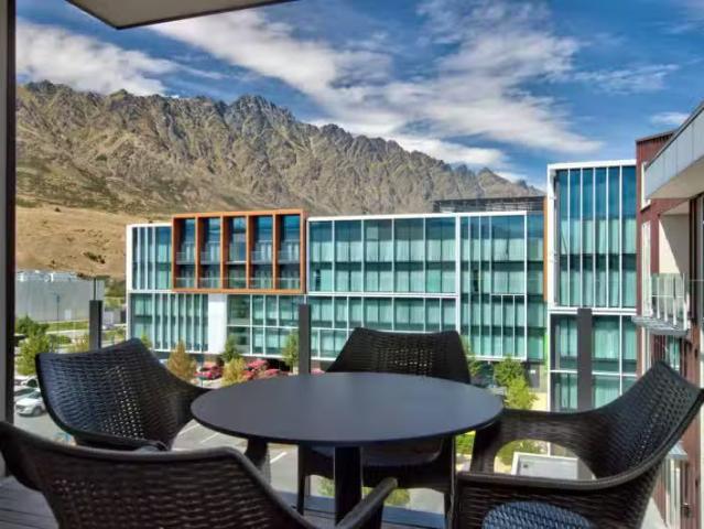 306 Ramada Remarkables Park, 24 Hawthorne Drive, Frankton, Que.