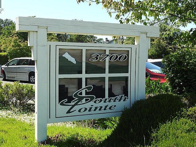 307 3700 Carey Rd Saanich, British Columbia
