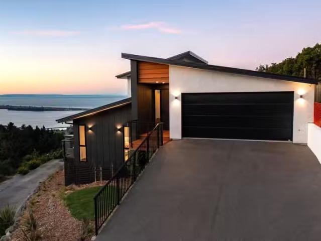 307A Mount Pleasant Road, Mount Pleasant, NZ 8081 House for.