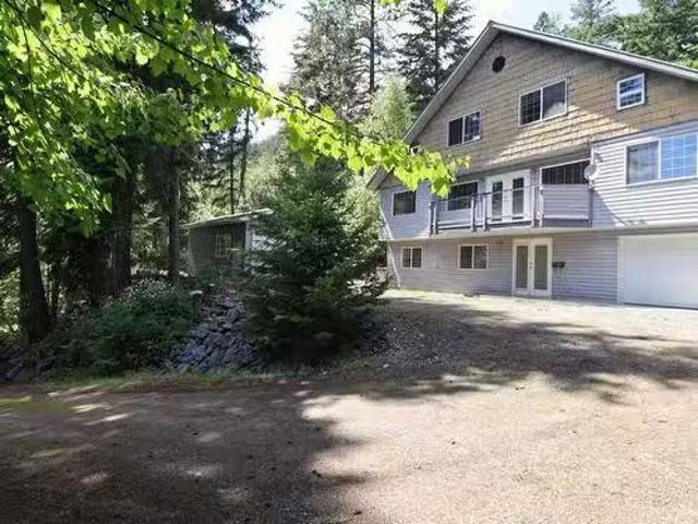 30 4351 Copper Cove Road, North Shuswap, BC, V0E 1M5 house f.