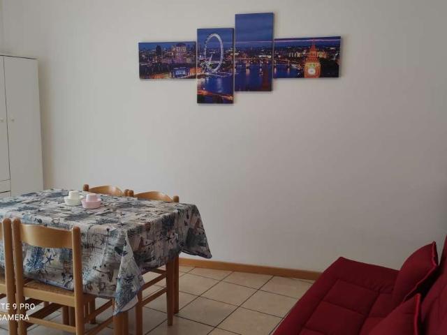 30.05 06.06 BILOCALE P.ZZA TRIESTE 50M DALLA SPIAGGIA