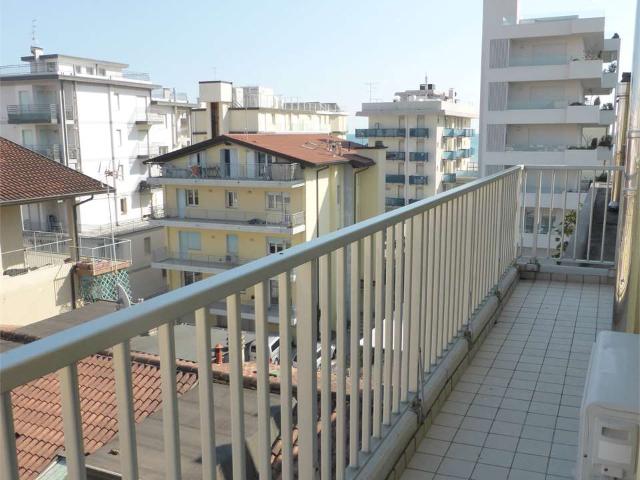 30.05 06.06 BILOCALE P.ZZA TRIESTE 50M DALLA SPIAGGIA