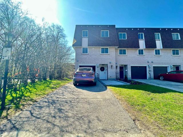 30 141 Clark Avenue, Thornhill | For Sale @ $799,990 | Condos. Ca
