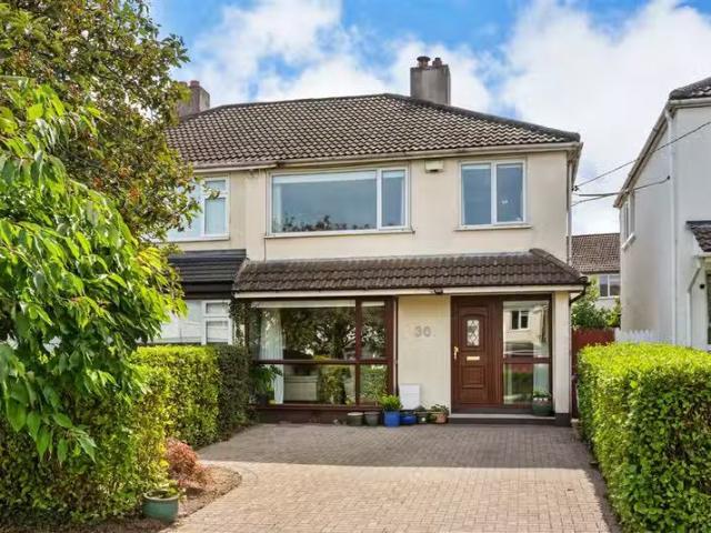 30 The Crescent, Woodpark, Ballinteer, Dublin 16, D16 KW80