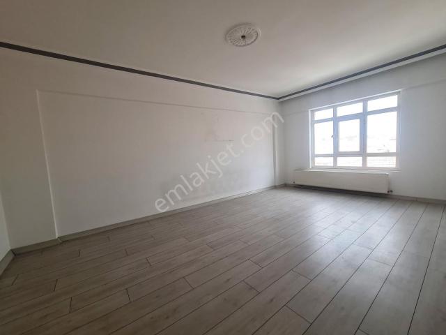 30 Ağustos Mh.merkezi Konumda Arakat 3+1 Yapılı Masrafsız Daire