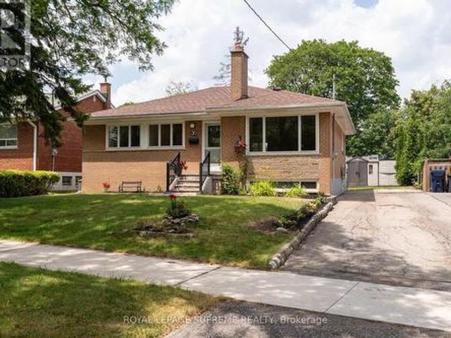 30 Benway Drive, Toronto, ON, M9W 1Z3 house for sale | Listing ID W13528 | Royal LePage