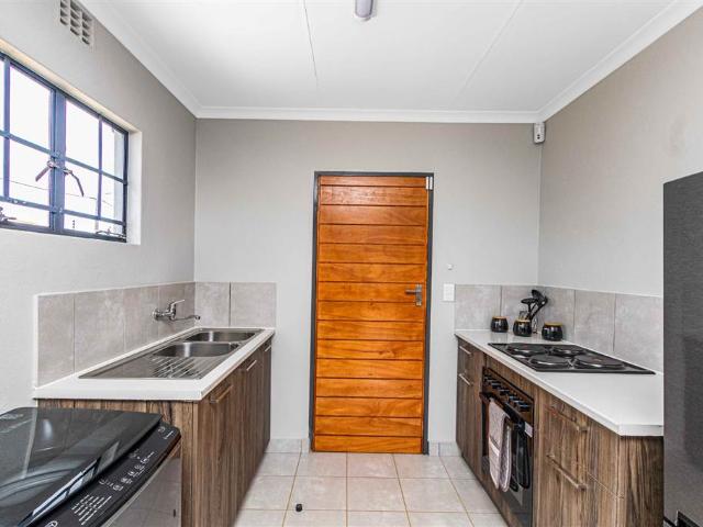 30 Bedroom House in Silverton