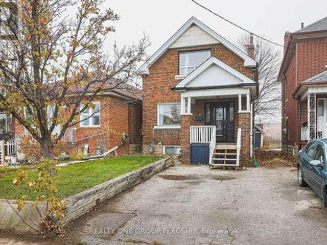 30 Bowie Avenue, Toronto, ON, M6E 2P1 house for lease | Listing ID W12960 | Royal LePage