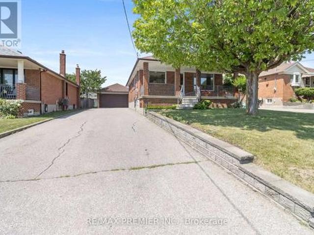 30 Forthbridge Crescent, Toronto, ON, M3M 2A1 house for sale | Listing ID W13548 | Royal LePage