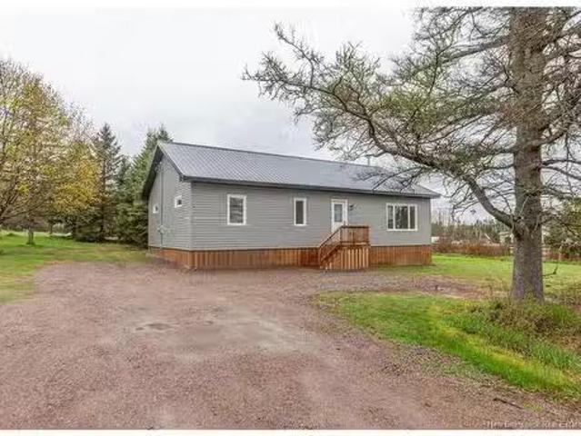 30 Harris Dr, Sackville, NB, E4L 3X6 house for sale Listing.