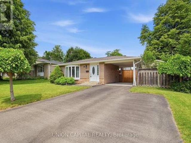 30 Irwin Crescent, Halton Hills, ON, L7G 1G1 house for sale | Listing ID W13459 | Royal LePage