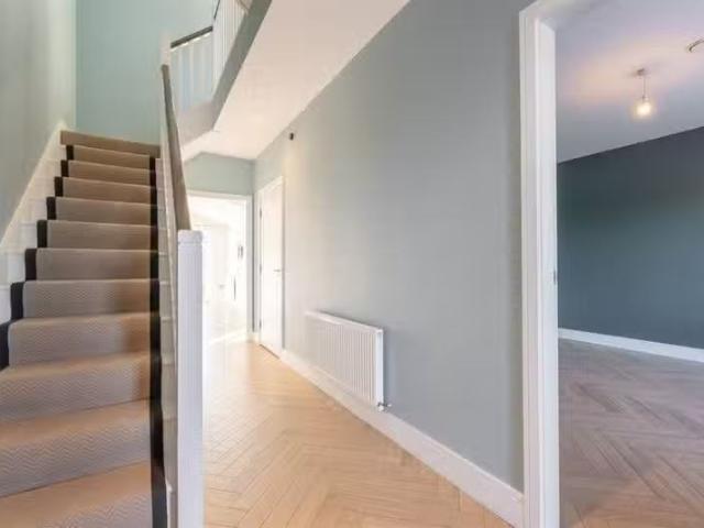 30 Larkfield Way, Leopardstown, Dublin 18, County Dublin, D18.