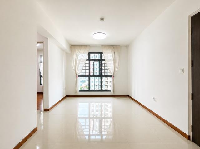 30 Margaret Drive HDB Apartment For Sale, $860,000, 2 Bed 2 Bath 667 sqft $1,289.00 psf