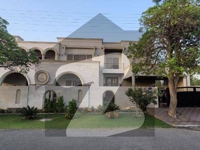 30 Marla Beautiful Bungalow Available In Wapda City