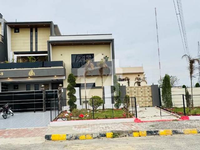 30 Marla Extra Land + Corner 10 Marla Triple Story House @10 Cr Block B, Sector B17 Islamabad