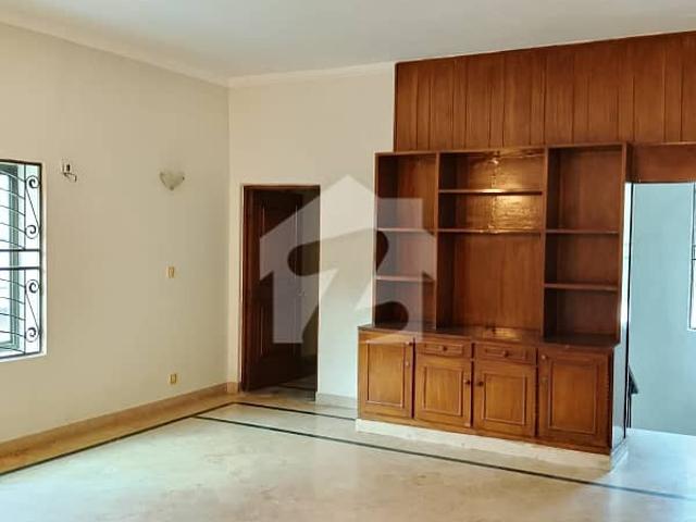 30 Marla Full House Available For Rent In main Cantt