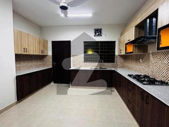 30 Marla Luxury Askari Villa's Phase 1 Askari Villas