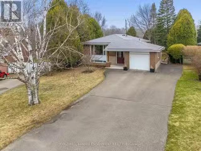 30 Mowbray Place, Halton Hills, ON, L7J 2J8 house for sale.