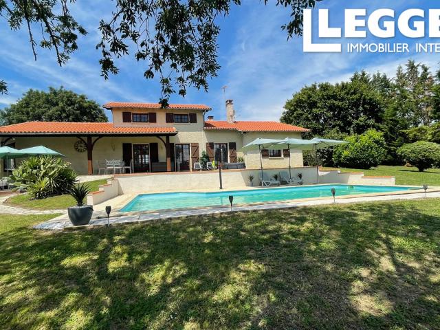 30 mn BLAGNAC, Belle villa avec piscine et 5 chambres, sur 5924 m² de jardin plein Sud, garage, au calme
