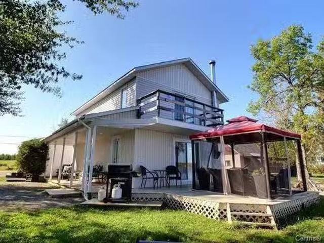 30 Rue De La Baie, Rivière Héva, QC, J0Y 2H0 house for sale.