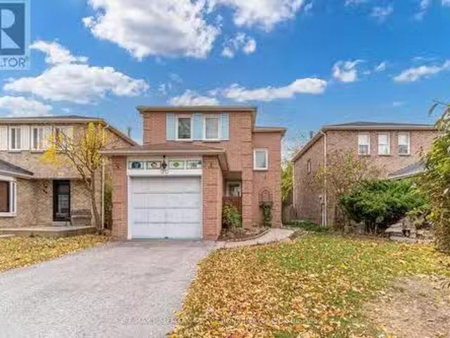 30 Stockbridge Crescent, Ajax, ON, L1T 2G7 house for lease.