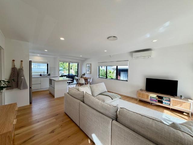 30A Selwyn Crescent, Forrest Hill, Auckland
