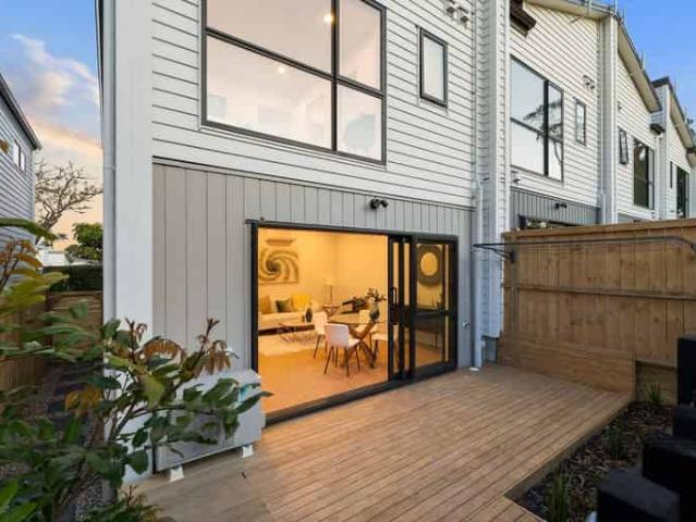 30A Tirimoana Road, Te Atatu South, Waitakere City
