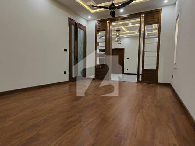 30x60 8 Marla New House