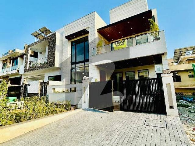 30x60 luxury triple story house available for rent in d 12/3