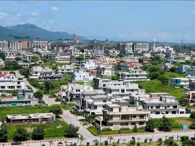 30X60 Plot Available It Very Reasonable Price In C Block