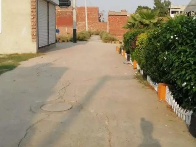 30x60 plot for sale 30f wide concrete bazar with gas bijli connection Gujranwala ID 64819