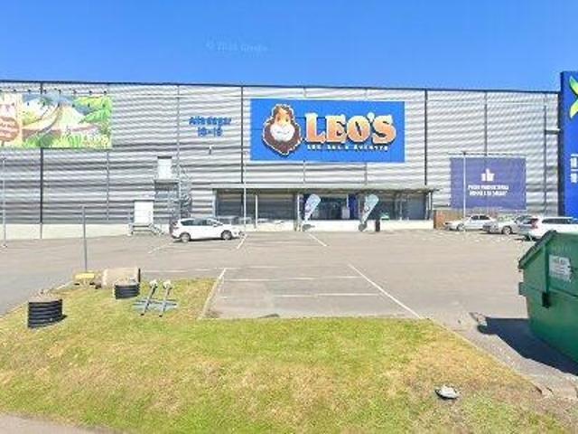 3100 m2 lager till försäljning i Partille