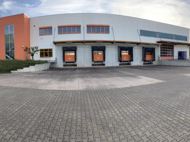 3100m² Lagerhalle mit LKW Rampen und Sozialbereich