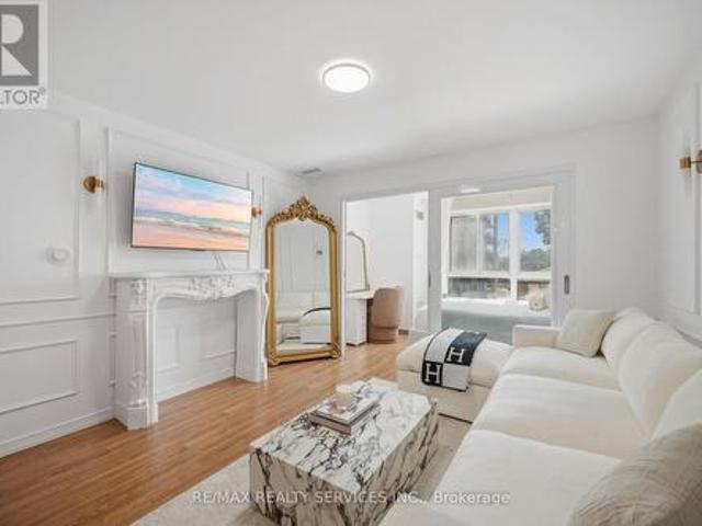 310 15 Maplewood Avenue, Toronto, ON, M6C 4B4 condo for sale | Listing ID C13649 | Royal LePage