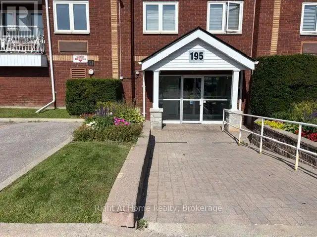 310 195 LAKE DRIVEWAY W
