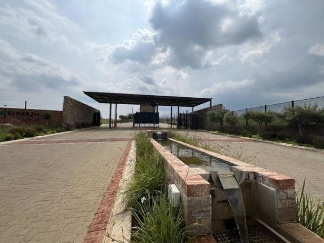 310 m² Land available in Potchefstroom Central