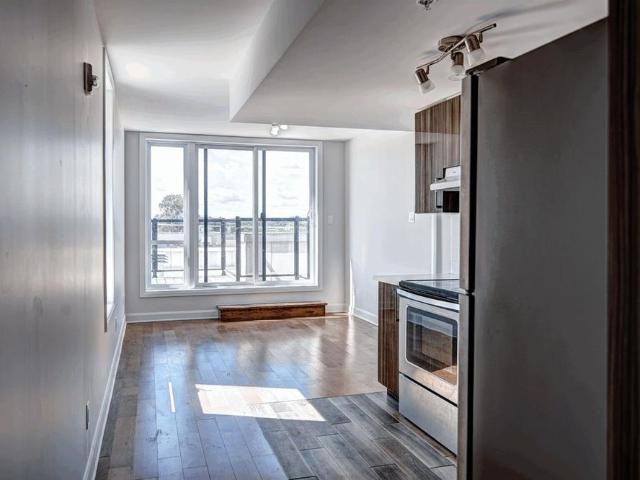 311 7070 Cote Saint Luc Road, Montréal