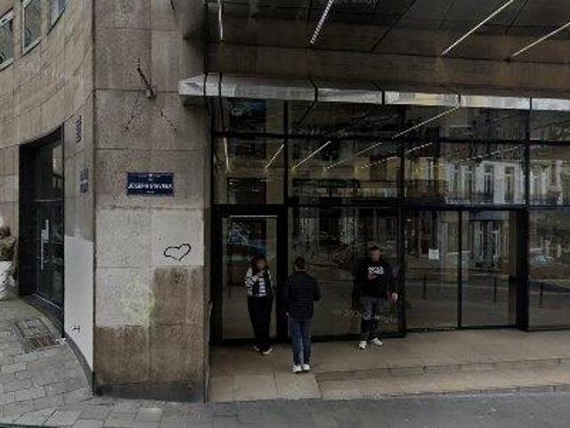 311 m2 office space for rent in Stad Brussel