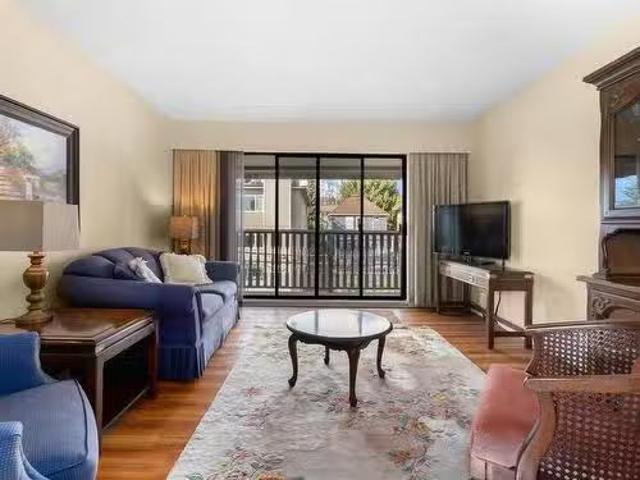 312 310 W 3Rd Street, North Vancouver, BC, V7M 1G4 Single Fa.
