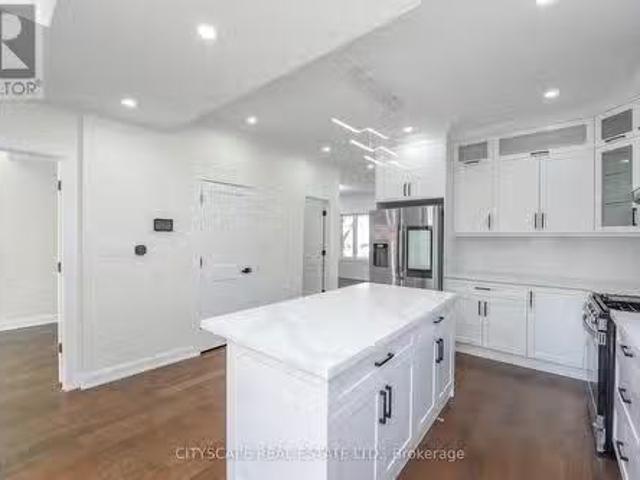 3134 Merrit Avenue N, Mississauga, ON, L4T 1P3 house for sal.