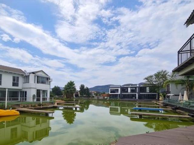 313 m² Land available in The Island Estates