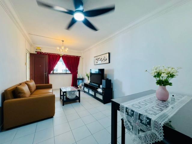 313 Woodlands Street 31 HDB Apartment For Sale, $488,000, 2 Bed 2 Bath 785 sqft $622.00 psf