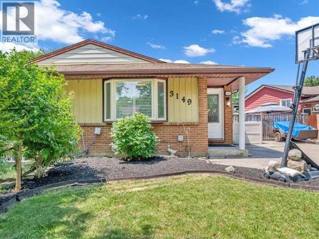 3149 Elmwood Crescent, Windsor, ON, N8R 1X5 house for sale | Listing ID 26018 | Royal LePage