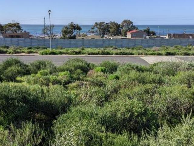 314 m² Land available in St Helena Views