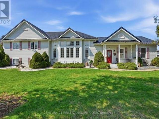 3159 Nauvoo Road, Brooke Alvinston, ON, N0N 1A0 farm for sale | Listing ID X13557 | Royal LePage