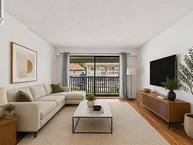 315 310 W 3rd Street North Vancouver, British Columbia
