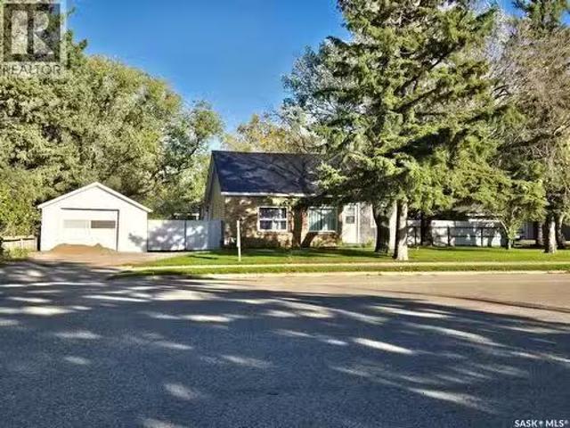 315 Government Road, Stoughton, SK, S0G 4T0 house for sale.